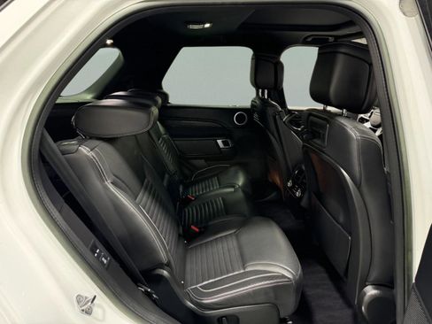 Used 2023 Land Rover Discovery S R-Dynamic image 10