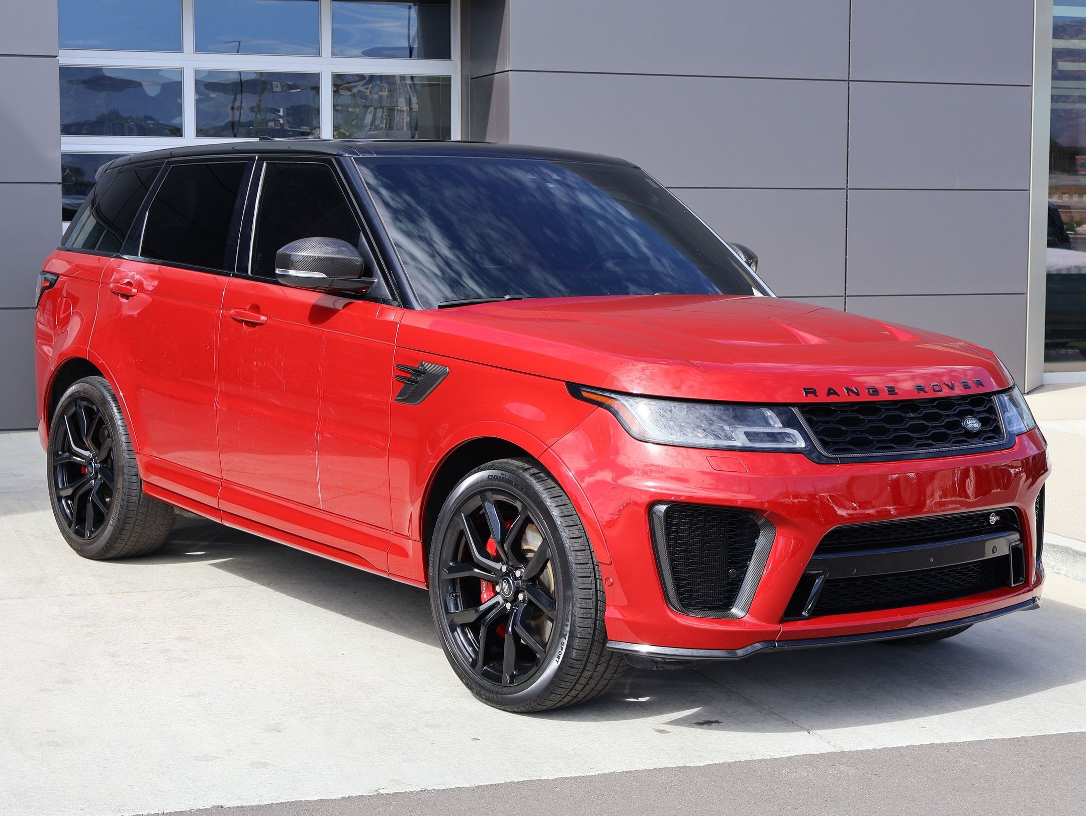 Used 2022 Land Rover Range Rover Sport SVR Carbon Edition AWD/4WD image 3