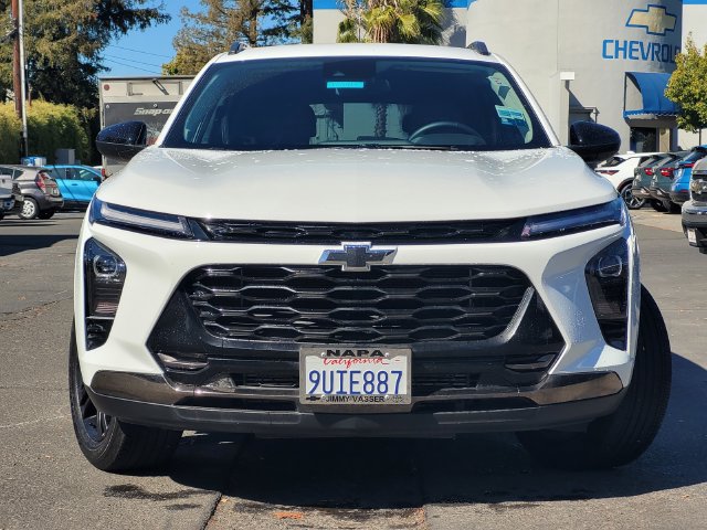 Used 2025 Chevrolet Trax ACTIV w/ Driver Confidence Package FWD image 3