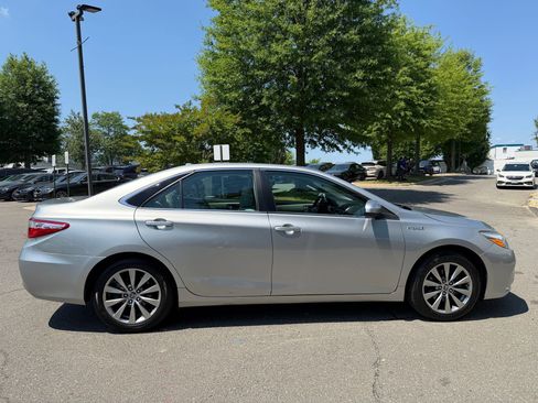 Used 2015 Toyota Camry XLE w/ Moonroof Package FWD image 8