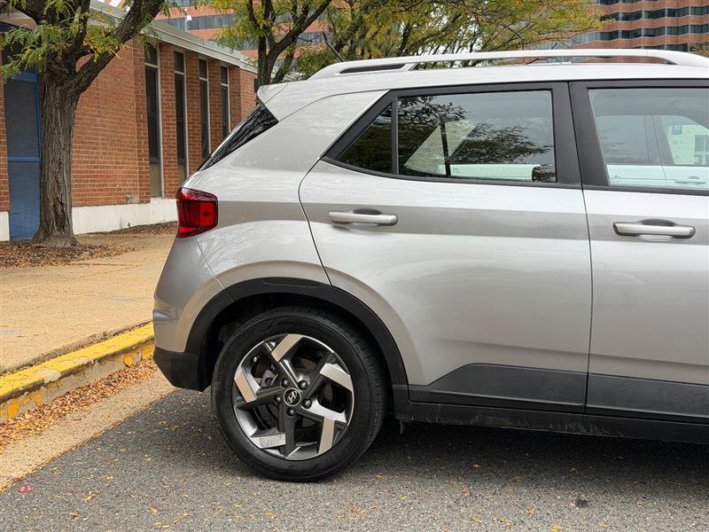 Used 2023 Hyundai Venue SEL w/ Cargo Package FWD image 8