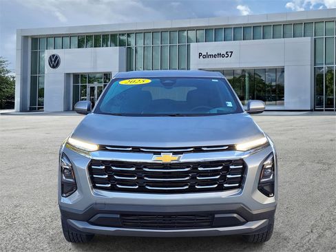 Used 2025 Chevrolet Equinox LT image 2