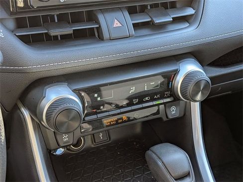 Used 2020 Toyota RAV4 LE image 21