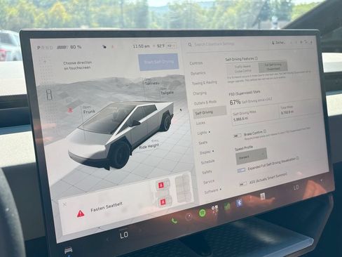 Used 2025 Tesla Cybertruck AWD Crew Cab image 39
