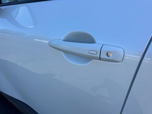 Used 2024 Nissan Rogue SV FWD image 11