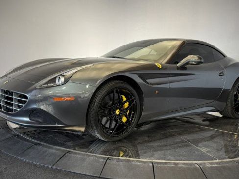Used 2015 Ferrari California T image 28