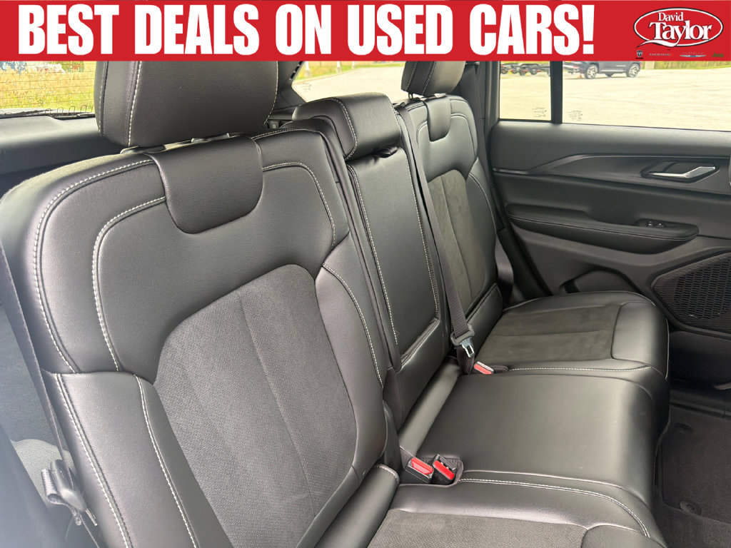 Used 2025 Jeep Grand Cherokee Altitude w/ Trailer Tow Package AWD/4WD image 31
