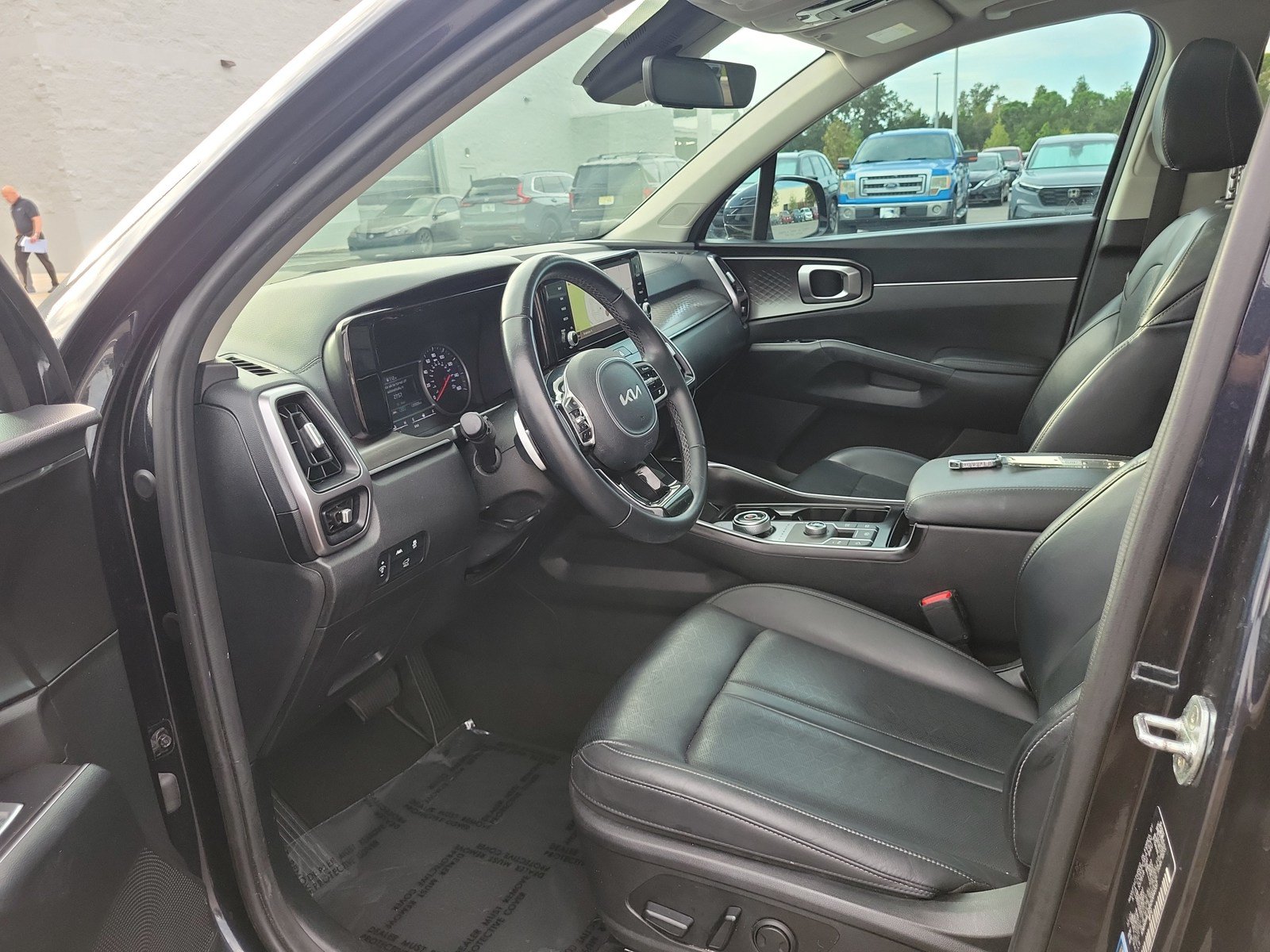 Used 2022 Kia Sorento EX w/ Panoramic Sunroof Package FWD image 15