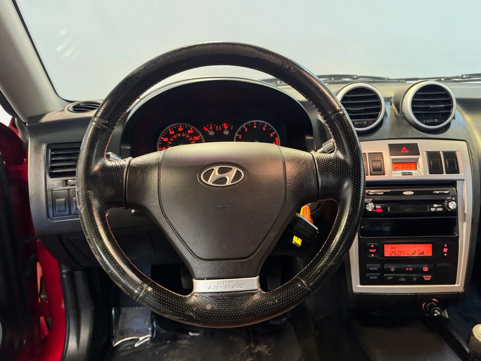 Used 2005 Hyundai Tiburon GT FWD image 12