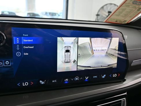 Used 2025 Chevrolet Traverse LT w/ Midnight/Sport Edition image 28