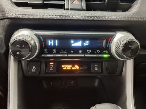 Used 2021 Toyota RAV4 XLE w/ Convenience Package image 15