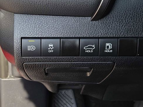 Used 2022 Toyota Camry LE image 22