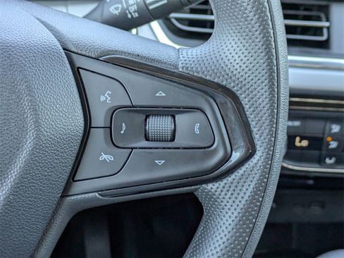 Used 2025 Chevrolet Trax LT image 25