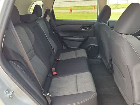 Used 2024 Nissan Rogue SV FWD image 17
