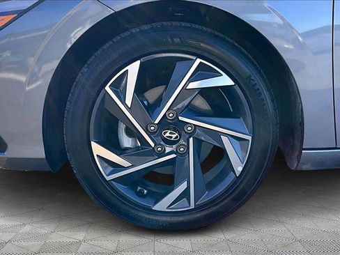 Used 2024 Hyundai Elantra SEL w/ Convenience Package image 9