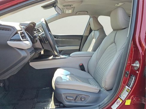 Used 2018 Toyota Camry SE w/ Protection Package (Q2) image 11