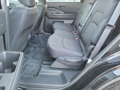 Used 2024 Nissan Pathfinder SV AWD/4WD image 14