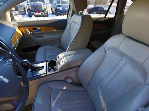 Used 2012 Lincoln MKX FWD image 5