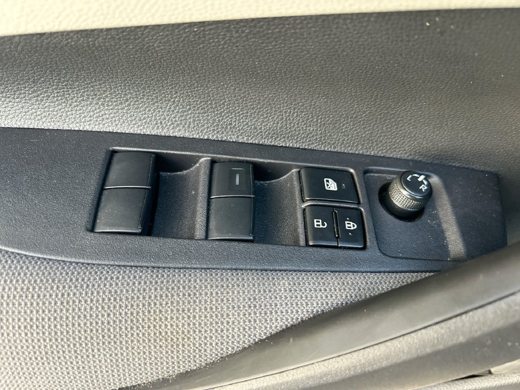 Used 2025 Toyota Corolla LE FWD image 12