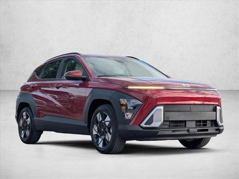 Used 2025 Hyundai Kona SEL FWD image 3
