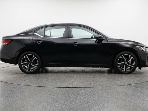 Used 2025 Nissan Sentra SV FWD image 11