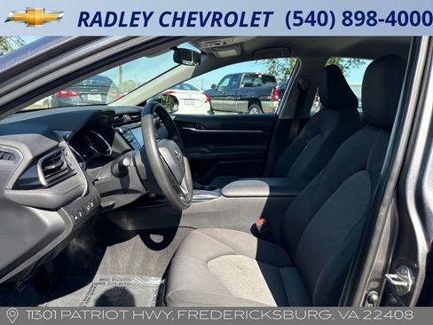 Used 2019 Toyota Camry LE image 4