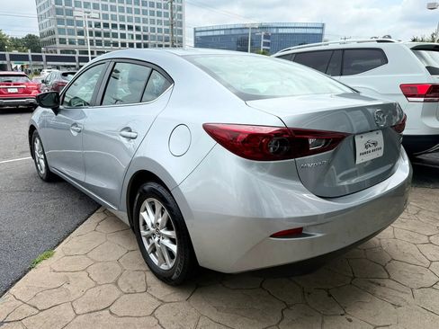 Used 2018 MAZDA MAZDA3 Sport w/ Preferred Equipment Package FWD image 5