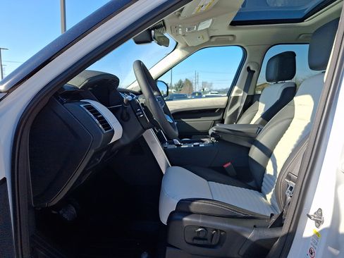 New 2026 Land Rover Discovery S image 11