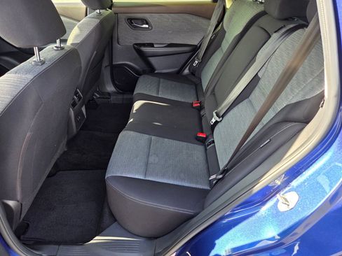 Used 2023 Nissan Rogue SV FWD image 11