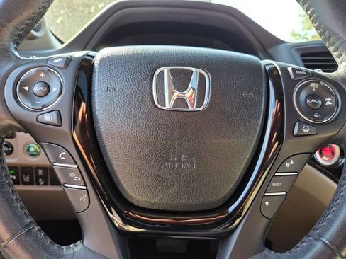 Used 2017 Honda Pilot Touring image 36