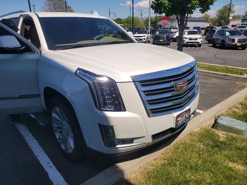 Used 2020 Cadillac Escalade Platinum AWD/4WD image 11