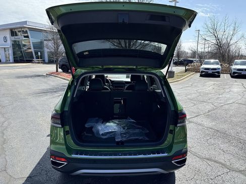 Used 2025 Volkswagen Taos SE image 26