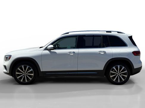 Used 2020 Mercedes-Benz GLB 250 4MATIC image 2