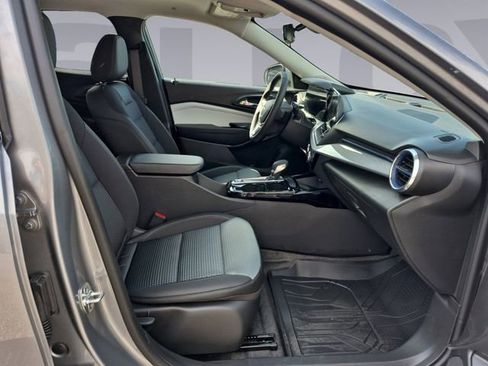 Used 2026 Chevrolet Trax LT w/ Sunroof Package image 17