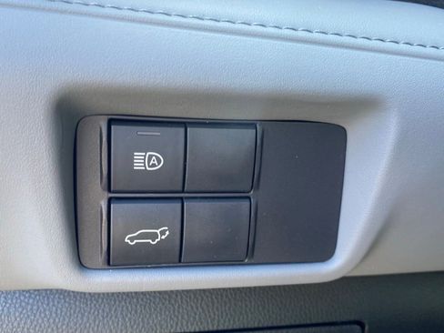 Used 2020 Toyota Highlander XLE image 27