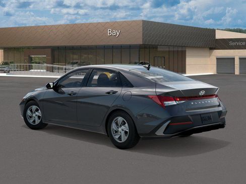 New 2026 Hyundai Elantra SE image 5
