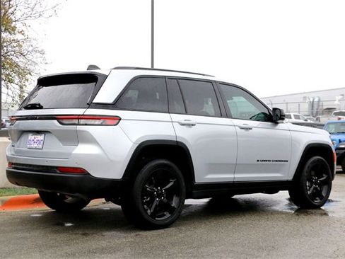 Used 2023 Jeep Grand Cherokee Altitude image 5