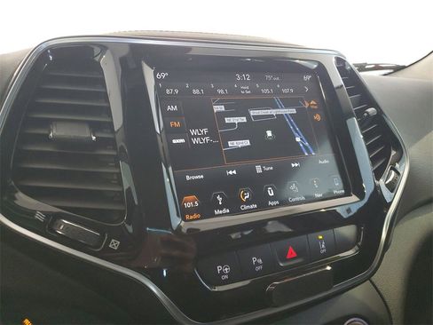 Used 2019 Jeep Cherokee Limited w/ Luxury Group image 21