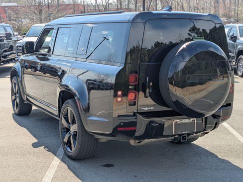 Used 2024 Land Rover Defender 130 X-Dynamic SE image 6