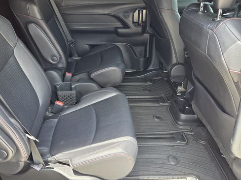 Certified 2025 Toyota Sienna XSE FWD image 9