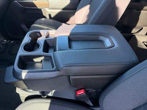 Used 2021 Chevrolet Silverado 1500 LT w/ Convenience Package II RWD image 14