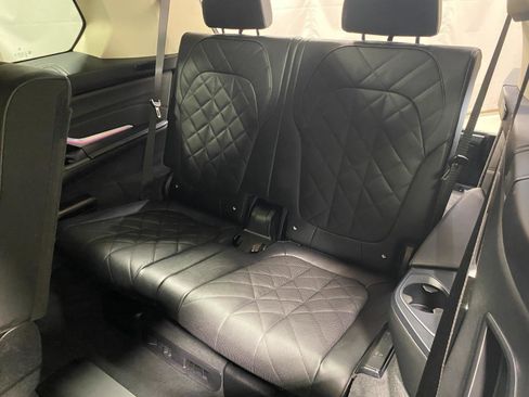 Used 2025 BMW X7 xDrive40i w/ Climate Comfort Package image 12