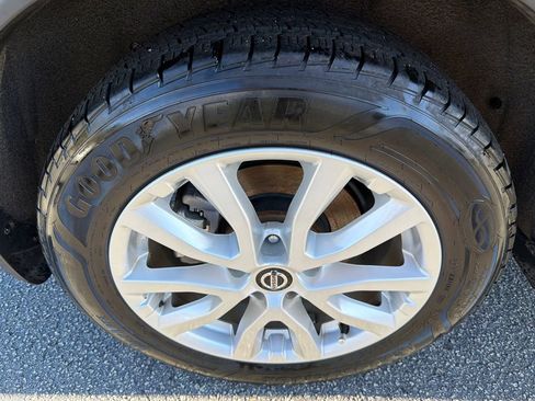 Used 2022 Nissan Rogue Sport SV w/ Technology Package image 17