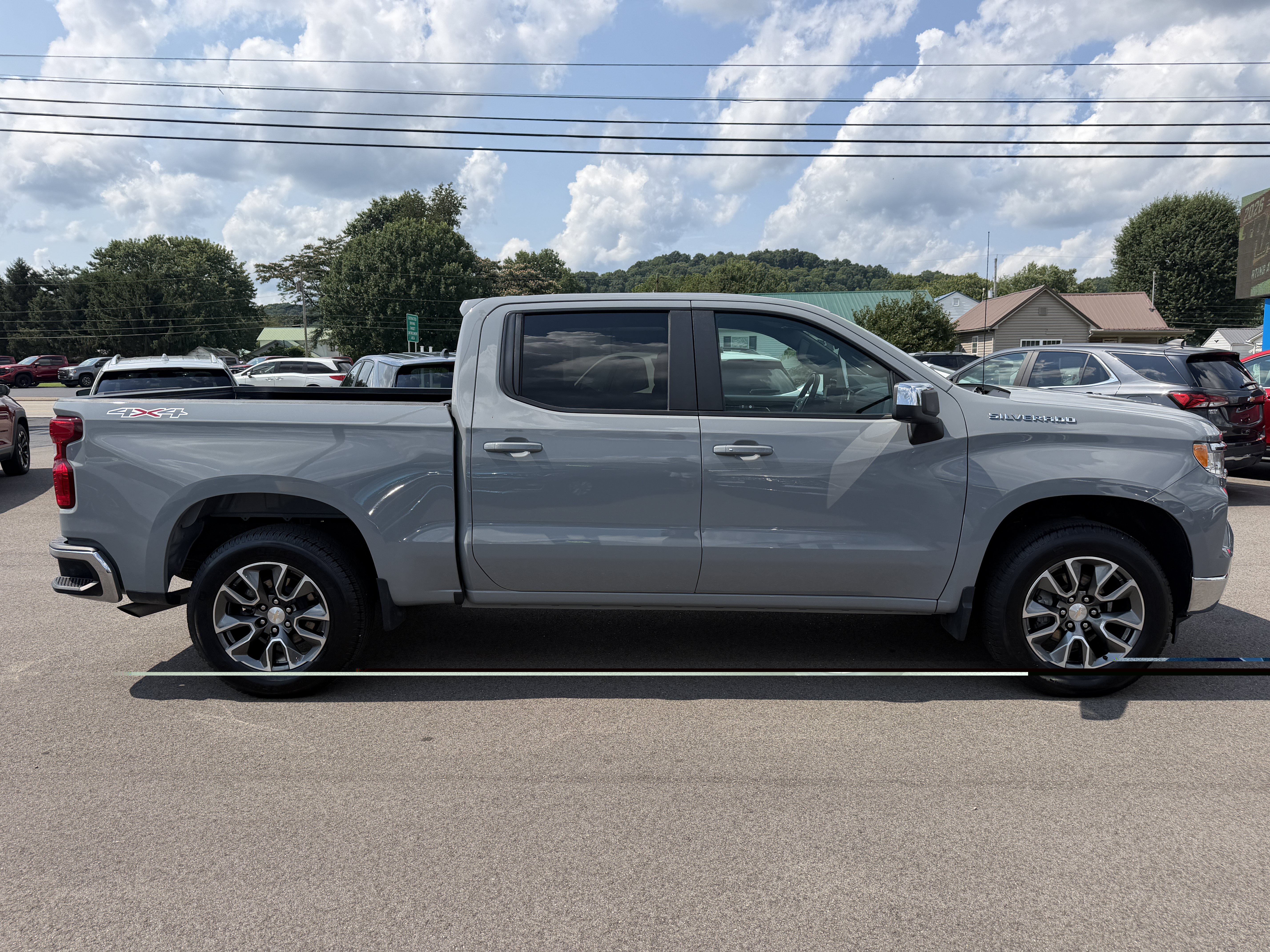 Used 2024 Chevrolet Silverado 1500 LT AWD/4WD image 7