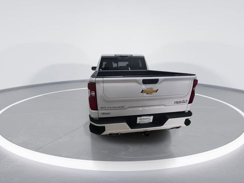 Used 2023 Chevrolet Silverado 1500 High Country w/ Technology Package AWD/4WD image 8