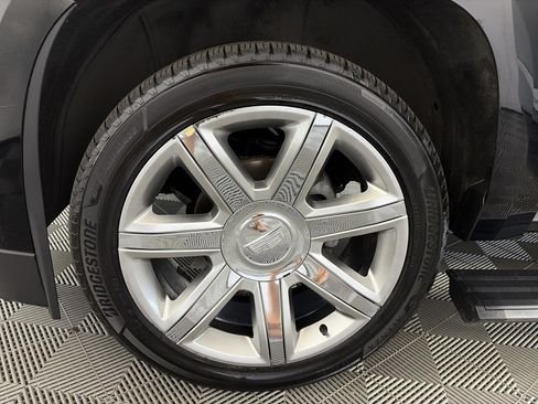 Used 2017 Cadillac Escalade Premium Luxury AWD/4WD image 13