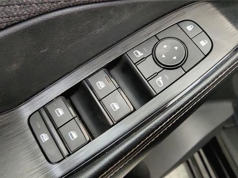 Used 2023 Nissan Rogue SV image 31