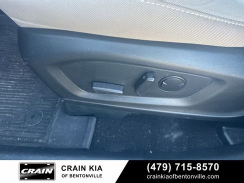 Used 2023 Ford Explorer XLT RWD image 14