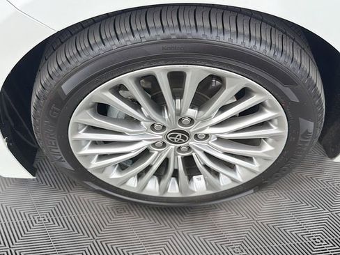 Used 2021 Toyota Avalon Limited w/ Advanced Safety Package FWD image 33