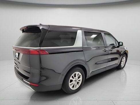 Used 2023 Kia Carnival LX FWD image 6